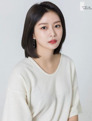 송다은, tvN 드라마 &apos;외출&apos; 출연 확정…배우 한혜진-김태훈과 호흡