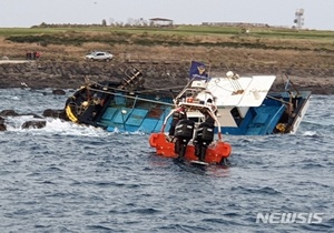 서귀포 가파도 해상서 어선 전복…70대 선장 구조