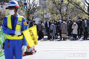 日 코로나19 신규감염 3일째 200명대 급증...누계 3481명