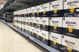 멕시코 주류업체 &apos;코로나 맥주&apos; 생산 중단…"정부의 비필수 활동 금지에"