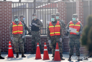 오산 공군기지서 이틀 연속 코로나19 확진…주한미군 18번째