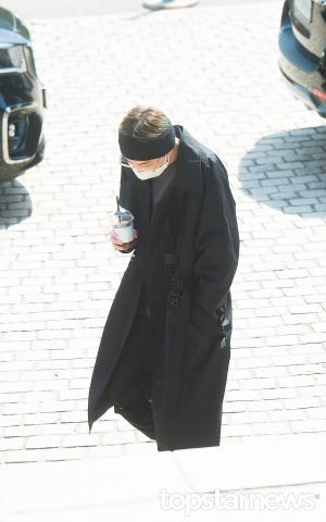 [HD포토] 위너(WINNER) 강승윤, ‘커피 들고 출근해요’(정은지의 가요광장)