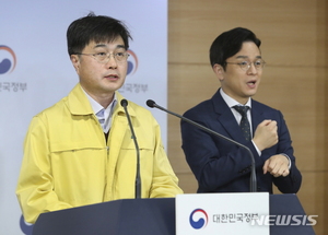 정부 "자가격리자 잇단 이탈…전자팔찌 착용 검토중"(종합)