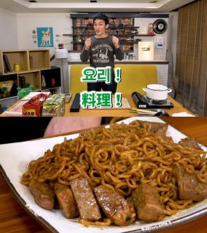 SMAP 쿠사나기 츠요시, 유튜브서 짜파구리 요리 선보여…요리 중에도 덕심 드러내는 초난강