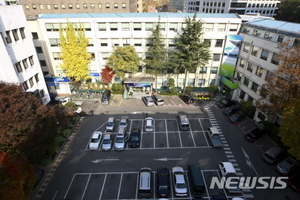 종로구, 신영삼거리 육교에 승강기 설치…하수맨홀 점검