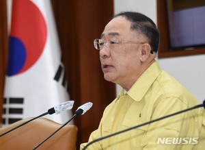 홍남기 "가족돌봄비용 최대 10일·50만원 지원…12만 가구 대상"(2보)