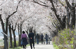 &apos;조용한 전파&apos;에 부활절·선거까지…이번주 중대 고비