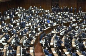 [코로나 현황] 일본 코로나19 대응 불만고조에 국회의원 세비 20％ 깎기로