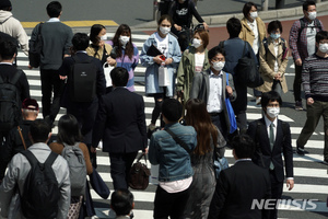 日오사카 시장 "의료진 보호복 부족...쓰레기 봉투 입고 환자치료"