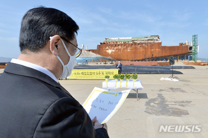 [르포]참사 6주기 세월호 앞 추모객들 &apos;진상 규명·책임자 처벌&apos; 다짐