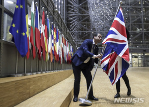 영국 "브렉시트 전환기 연장 없다"...IMF 총재 요청 &apos;퇴짜&apos;