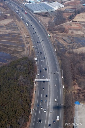 전국 고속도로 대체로 원활…수도권 등 일부만 정체