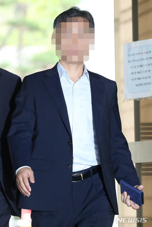 버닝썬 &apos;경찰총장&apos;, 알선수재 혐의 선고…구형은 징역 3년