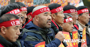 &apos;마포대교 점거&apos; 전 건설노조 위원장, 징역 1년6개월 확정