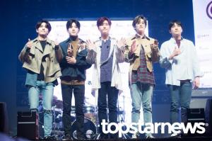 데이식스(DAY6), 컴백 앞두고 지하철역 티저 광고 공개…‘엔트로피’ 컨셉 연장선?