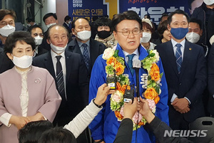 경찰청장 "황운하 면직여부 판단중…종합적 고려할 것"