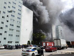 군포 물류센터서 큰 불....소방 국가직화 이후 &apos;대응 3단계&apos; 첫 발령