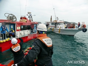 어획량 줄자 불법조업 극성…무적선까지 등장