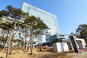 1심서 &apos;징역 3년&apos; 보람상조 장남 항소심 첫 재판