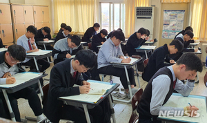 충북교육청 "고3 재택 학력평가, 학교 자율결정 맡긴다"
