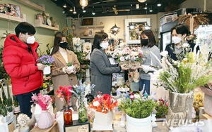 동작구, 코로나19 경제난 극복 위한 구립도서관 꽃나눔