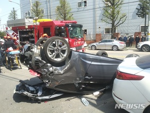인천 논현동 5중 추돌사고…2명 부상