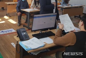 경남형 긴급재난지원금 지급 첫날, 큰 혼잡 없이 순조