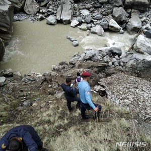 네팔서 시신 2구 발견…1구는 충남교육청 실종자에 무게(종합)