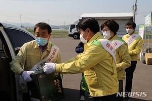 함안군 ‘수박 드라이브 스루’ 행사 호응 속 마무리