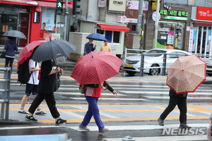 제주도 산지·남부 호우주의보…시간당 최대 20㎜