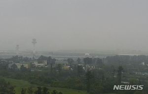 제주공항, 가시거리 1㎞ 이하 짙은 안개…"항공기 운항 유의"