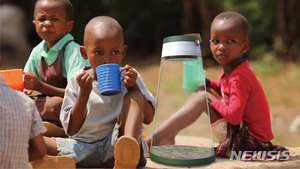 UNIST, 제3세계 아이들에 유용한 특수물병 개발