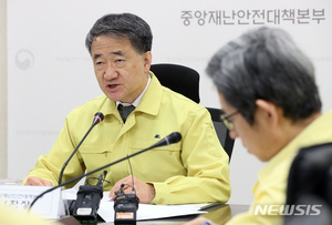 박능후 "재유행시 의료공백 위험…수도권부터 병상 공동대응"