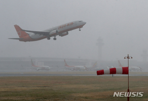 제주공항 초속 25.3m 태풍급 바람…윈드시어·강풍 특보