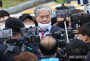 전광훈 측 "경찰의 불법사찰 의심…공소기각 해달라"