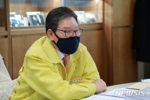 박세복 영동군수 "긴급재난지원금, 선불카드로 받아야"