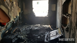 부산 건물 옥상 가건물서 불…거주자 2명 대피