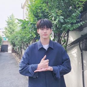 ‘덕분에 챌린지 참여’ 옹성우, 남친짤 비주얼 뽐내며 신승호 지목…‘열여덟의 순간’ 의리 ing  