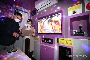 클럽·노래방 거쳐 구치소로 이어진 4차 전파…향후 2주 &apos;N차&apos; 감염 본격화