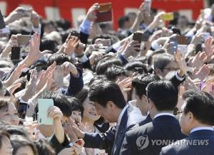 일본 법률가 500명, 아베 고발 예정…&apos;벚꽃모임&apos; 관련 공직선거법 위반 혐의