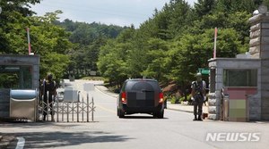 육군 장교, 가족동반 회식서 여군 부하 성추행…보직해임