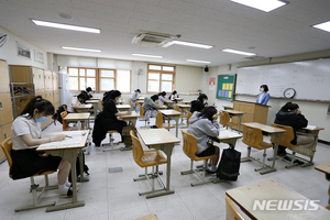 고3 학생 등교 후 첫 전국연합 학력평가 시행