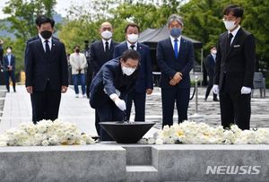 박원순 "저는 노무현의 영원한 동지…당신이 많이 그립습니다"