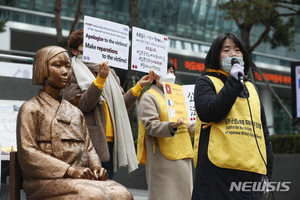 이용수 할머니 겨냥한 &apos;댓글 망언&apos;…네티즌, 선을 넘었다