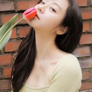"누가 꽃이야?"…배우 이시원, 베이지색 니트와 함께 아름다운 근황 공개
