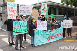 “팔색조가 울고 있다”…제주 비자림로 공사중단 요구