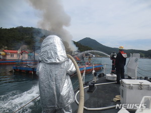 고성군 동화마을 해상펜션 화재, 1개동 전소