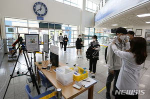 충북교육청, 등교 학교 방역 활동에 1400여명 채용 투입