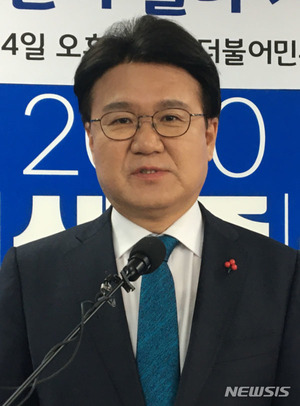 황운하, 겸직 논란 해소…경찰 "조건부 면직 일단 처리"