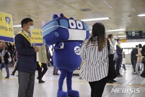 서울교통공사, 78개 지하철역에서 마스크 착용 캠페인 실시